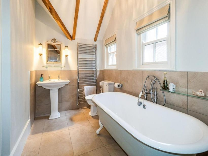 Bathroom 4, Pinley Hill House, Warwickshire