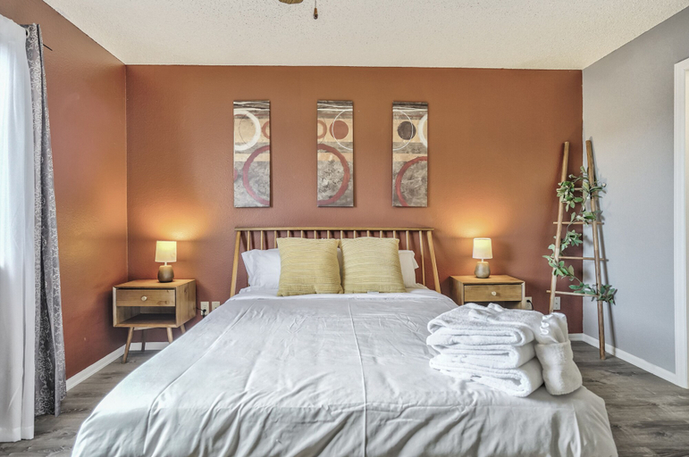 Bedroom 3, Hogwarts, El Paso