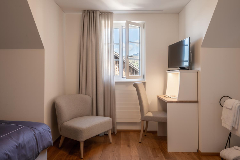 Bedroom 2, Verena's Boutique Villa am See, Obwalden