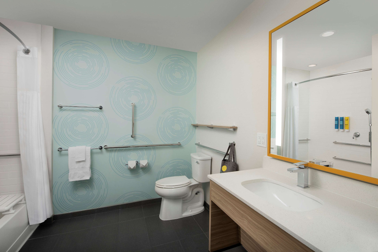Bathroom 5, Tru by Hilton Miami West Brickell, Miami-Dade