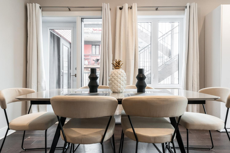 Dining Room 10