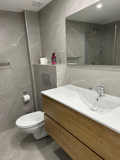 Bathroom 3, City Resort Palmore