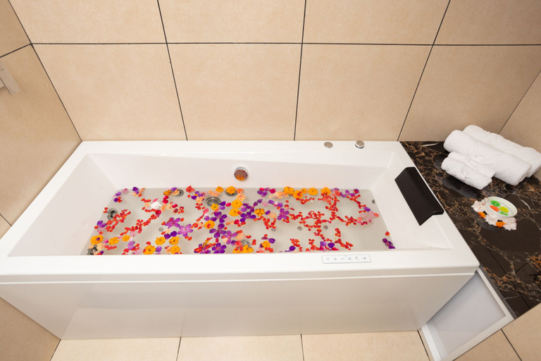 Bathroom 5, Star Emirates Luxury Resort and Spa, Munnar, Idukki