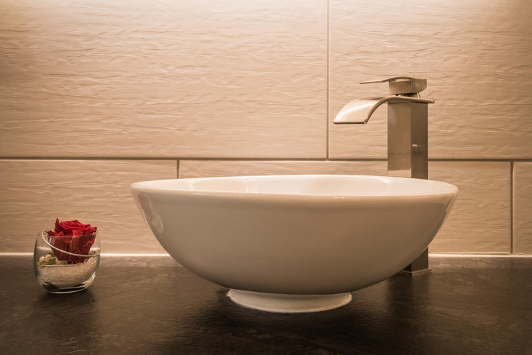 Bathroom 2, Max Aviation Villa & Apartments, Bern