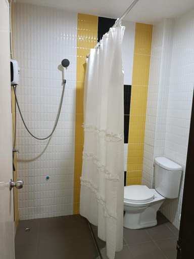 Bathroom 3, Am Amoonds Hotel, Khlung