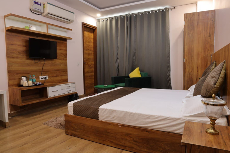 Bedroom 3, The Sandalwood Hotel, Sec-38 I Near Medanta Medicity Gurgaon, Gurgaon