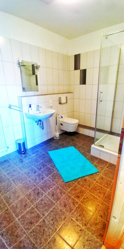 Bedroom 3, Privathotel Der Schwarze Herrgott No TV, Donnersbergkreis