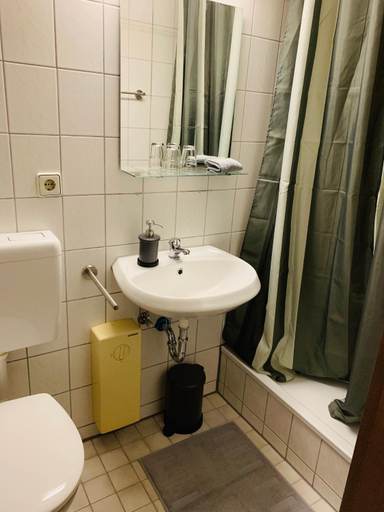 Others 3, White Pearl Hostel 1, Nürnberg