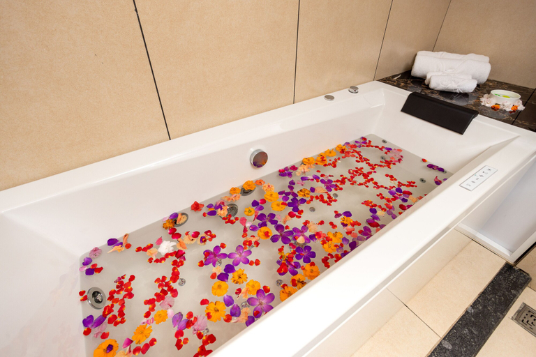 Bathroom 5, Star Emirates Luxury Resort and Spa, Munnar, Idukki
