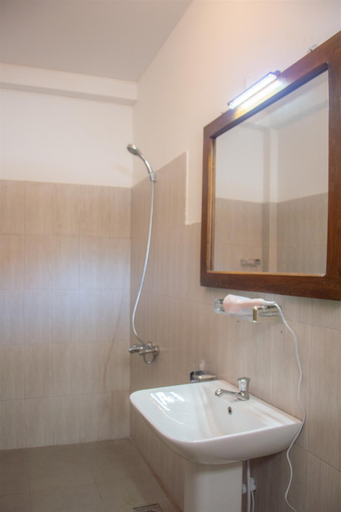 Bathroom 3, Sailors' Bay, Hikkaduwa