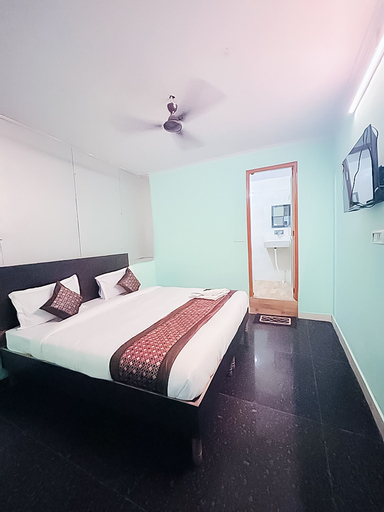 Room, Roomshala 147 KD Plazav, West
