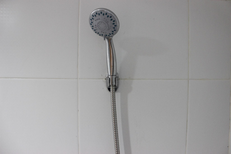 Bathroom 3, Scenic Studio Apartment @ Beverly Dago By Travelio, Bandung