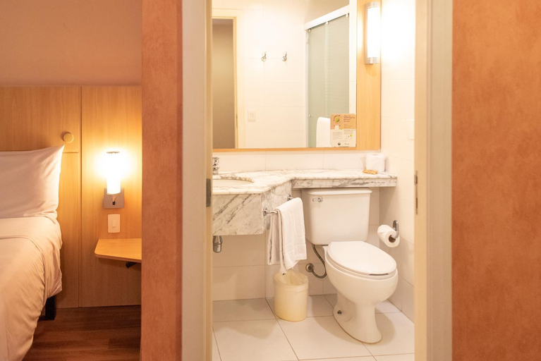Bathroom 4, ibis Sao Paulo Barra Funda, São Paulo