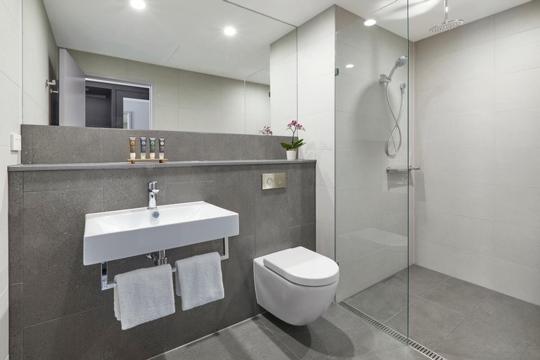 Bathroom 12