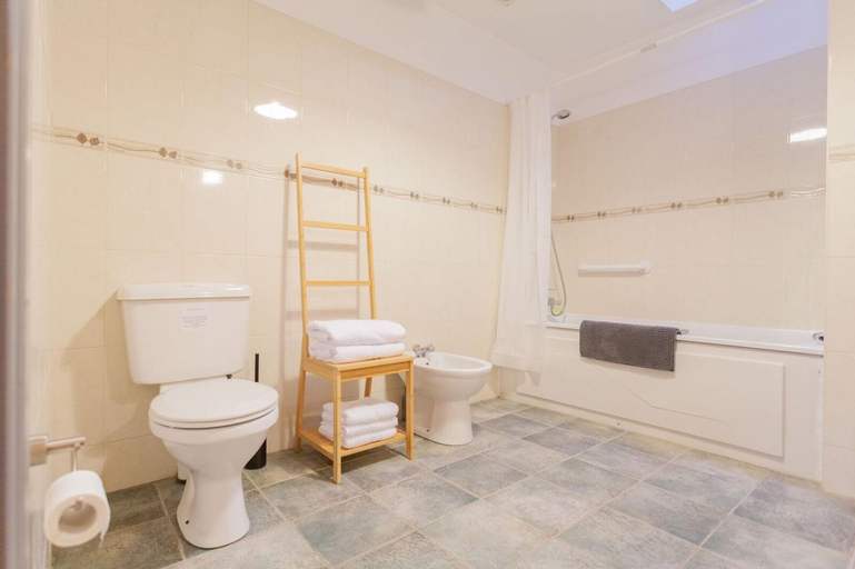 Bathroom, Duneden Cottage and Grounds, Antrim and Newtownabbey