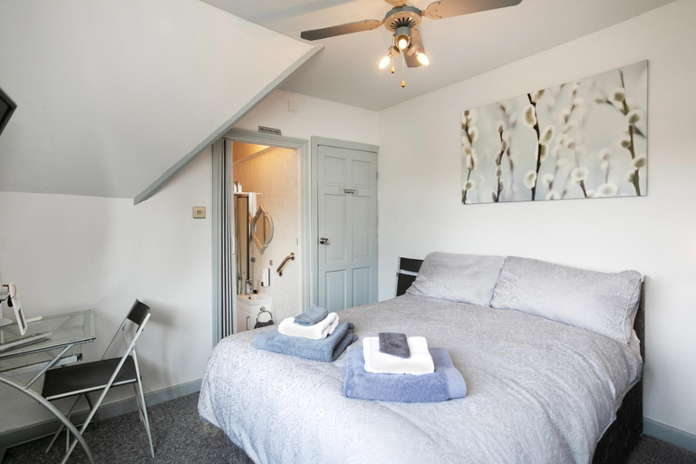 Others 3, BED AT BOWBRIDGE Double Room, Nottinghamshire