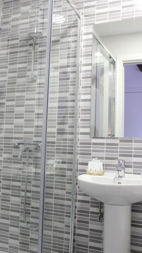 Bathroom 4, Hostal Inter Plaza Mayor, Madrid