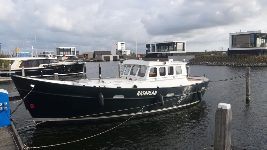 Others 4, Prive B&B Motorsailer Rataplan