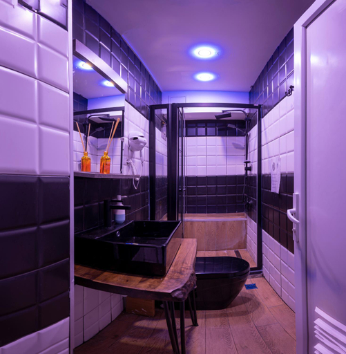 Bathroom 2, Taksim square hotel, Beyoğlu