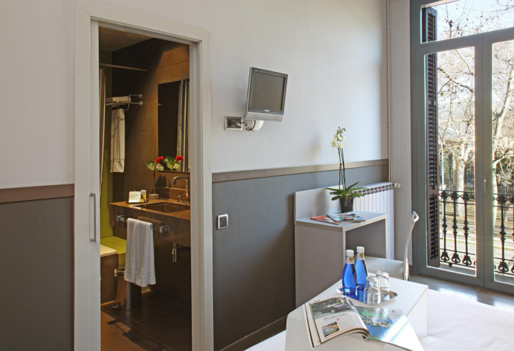 Bathroom 5, Chic & Basic Zoo, Barcelona