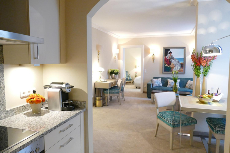 Dining Room 9