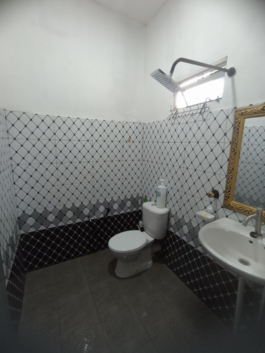 Bathroom 3, Haji Ineng Homestay- Guest House, Samarahan