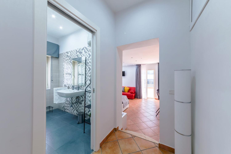 Bathroom 2, Masaniello Apartment, Napoli