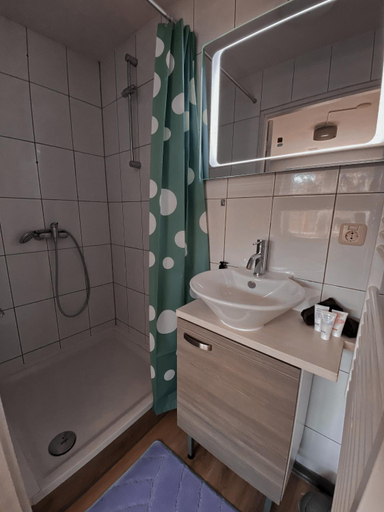 Others 4, Loods 123 bed & kitchen, Landgraaf