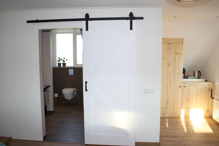 Others 5, Hiltop, Veere