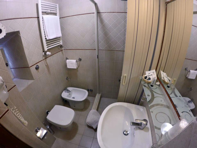 Bathroom 4, Hotel Assisi, Rome