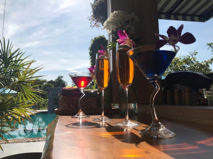 Food & Drinks 13
