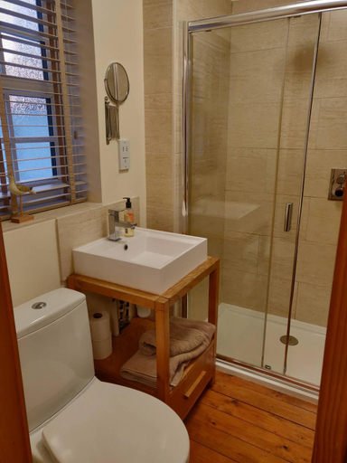 Bathroom 3, Courtyard Cottage - Great Paxton, Cambridgeshire