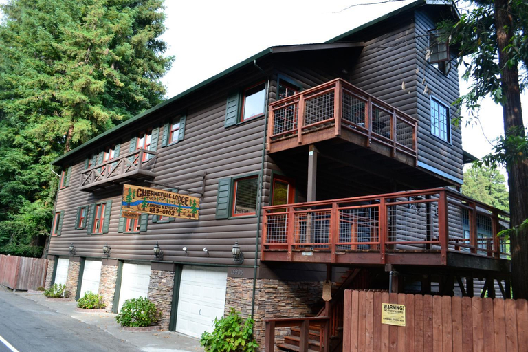 Exterior & Views