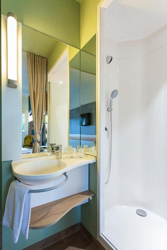 Bathroom 5, ibis budget Flensburg Handewitt, Schleswig-Flensburg