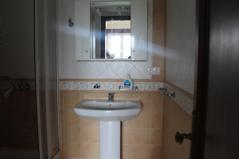 Bathroom, Bella Italia Populo Guest House, Ponta Delgada