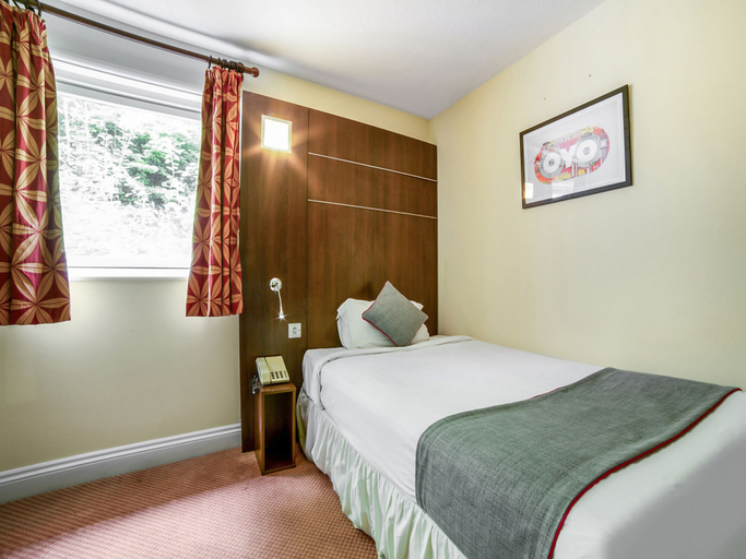 Bedroom 2, The Bridge House Hotel, Surrey