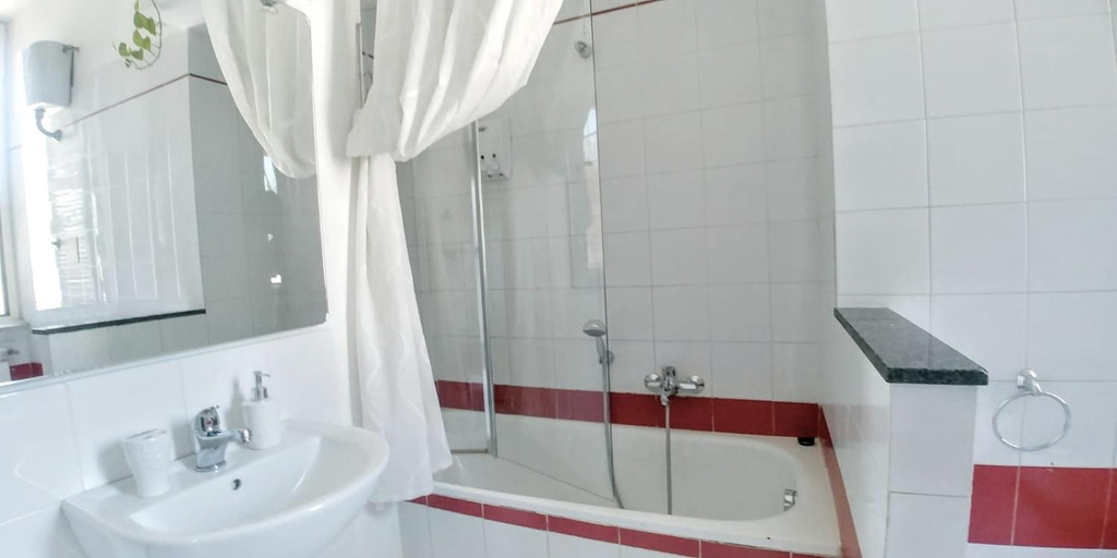 Shower, B&B Next Stop, Rome