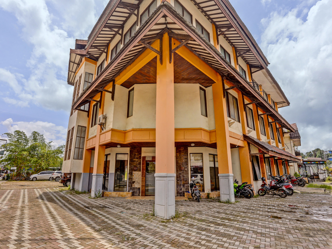 Exterior & Views 2, OYO 91862 Hotel Hayani, Samarinda