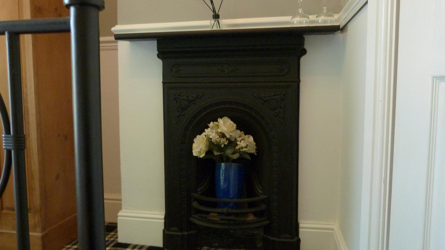 Others 5, Twin Oaks Guest House, Hampshire