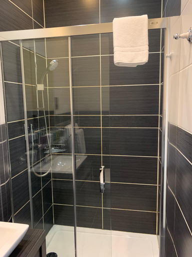 Bathroom 3, Ashburn House, Highland
