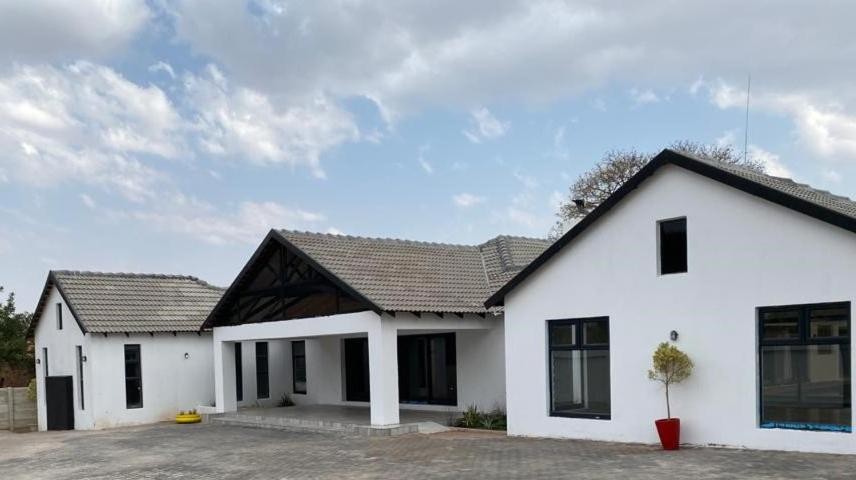Others 3, The King's Court Guest Manor, Waterberg