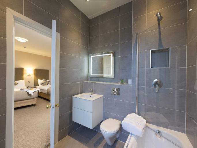 Bathroom 4, Sandymount Hotel, Dublin