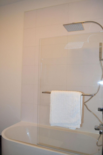 Bathroom 5, LA NIEPPOISE, Nord