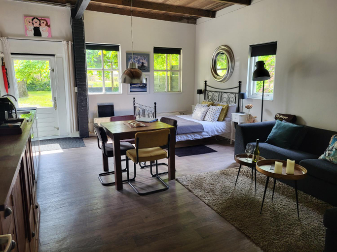 Others 2, B&B Luxe Bloemenzicht, zeer ruime 4 persoons accomodatie, 10 minuten van zee, Anna Paulowna
