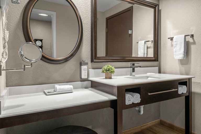 Bathroom 4, Yosemite Southgate Hotel & Suites, Madera