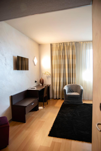 Others 5, Castahotel, Cuneo