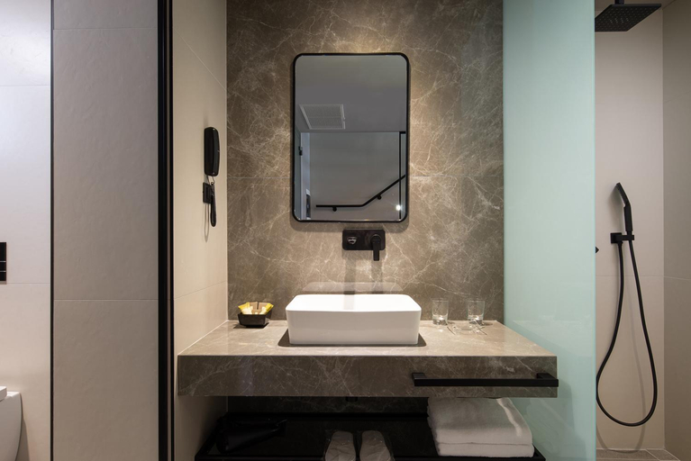 Bathroom 5, PORTES LITHOS, Central Macedonia