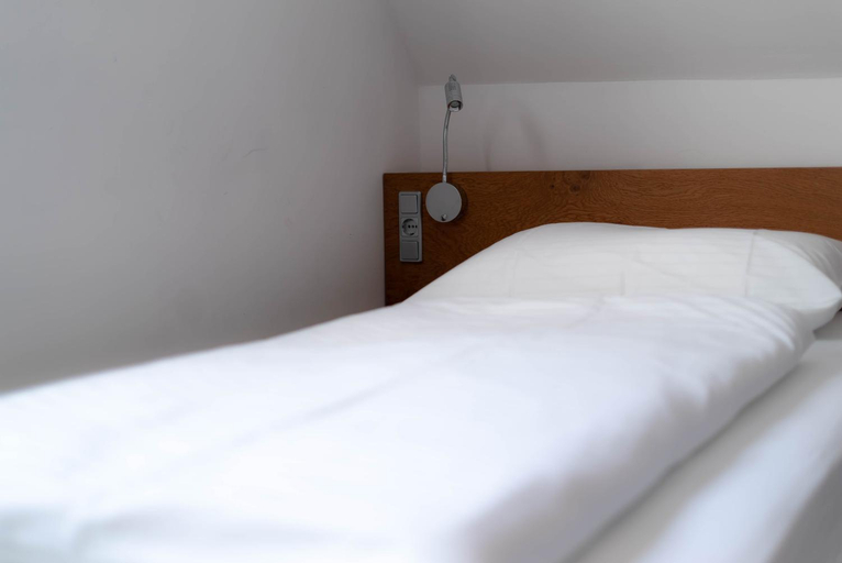 Bedroom 4, Hotel Wirtshaus Garbe, Stuttgart