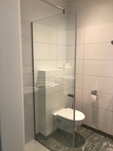 Bathroom 3, Hotel-Restaurant Zum Onkel Jonathan, Liège