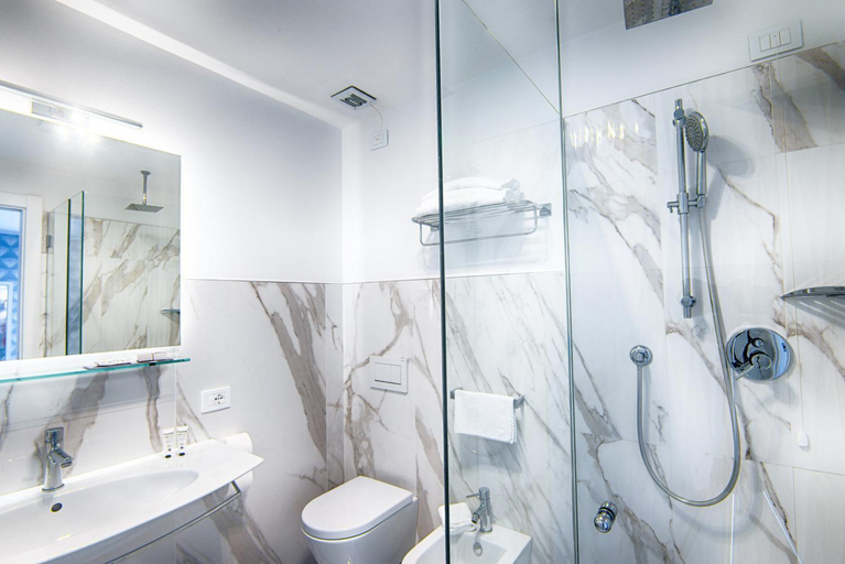 Bathroom 4, Hotel Gorini, Rimini